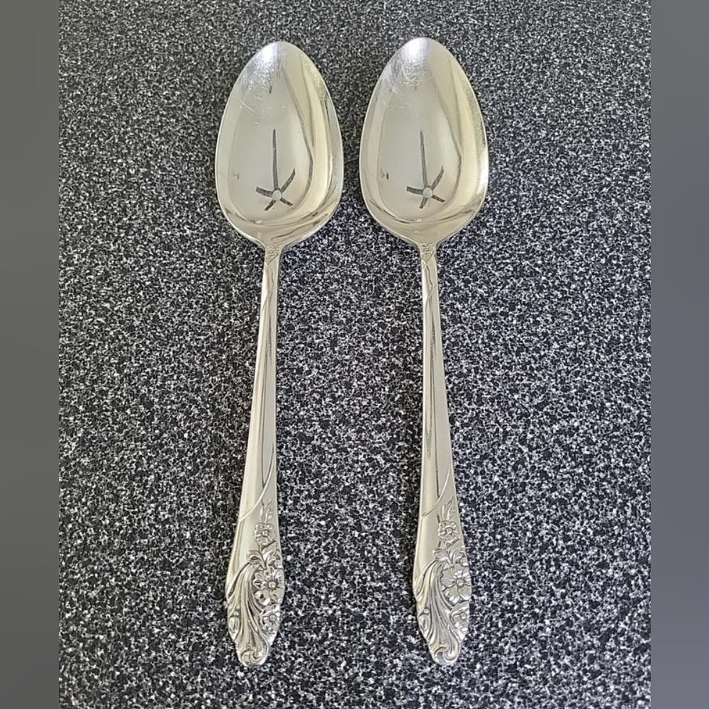 Vintage Oneida Community Evening Star 1950 Silver Plate 2 Serving Spoons